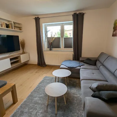 Apartment Moderne Fuer Bis Zu 6 Personen - Netflix, Ps4, Zentrumsnaehe Und Mehr In