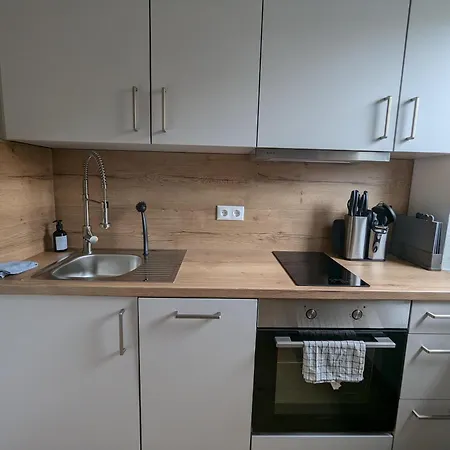 Apartment Moderne Fuer Bis Zu 6 Personen - Netflix, Ps4, Zentrumsnaehe Und Mehr In *