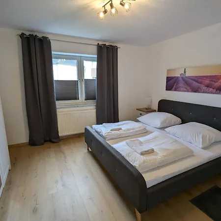 Moderne Fuer Bis Zu 6 Personen - Netflix, Ps4, Zentrumsnaehe Und Mehr In Appartement